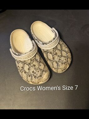 CROCS Women's Snake-Print Clogs in White and Gray
